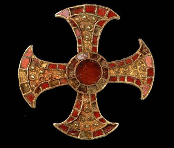 English Teenager’s ‘Trumpington Cross’ Offers Glimpse Into Early Christianity