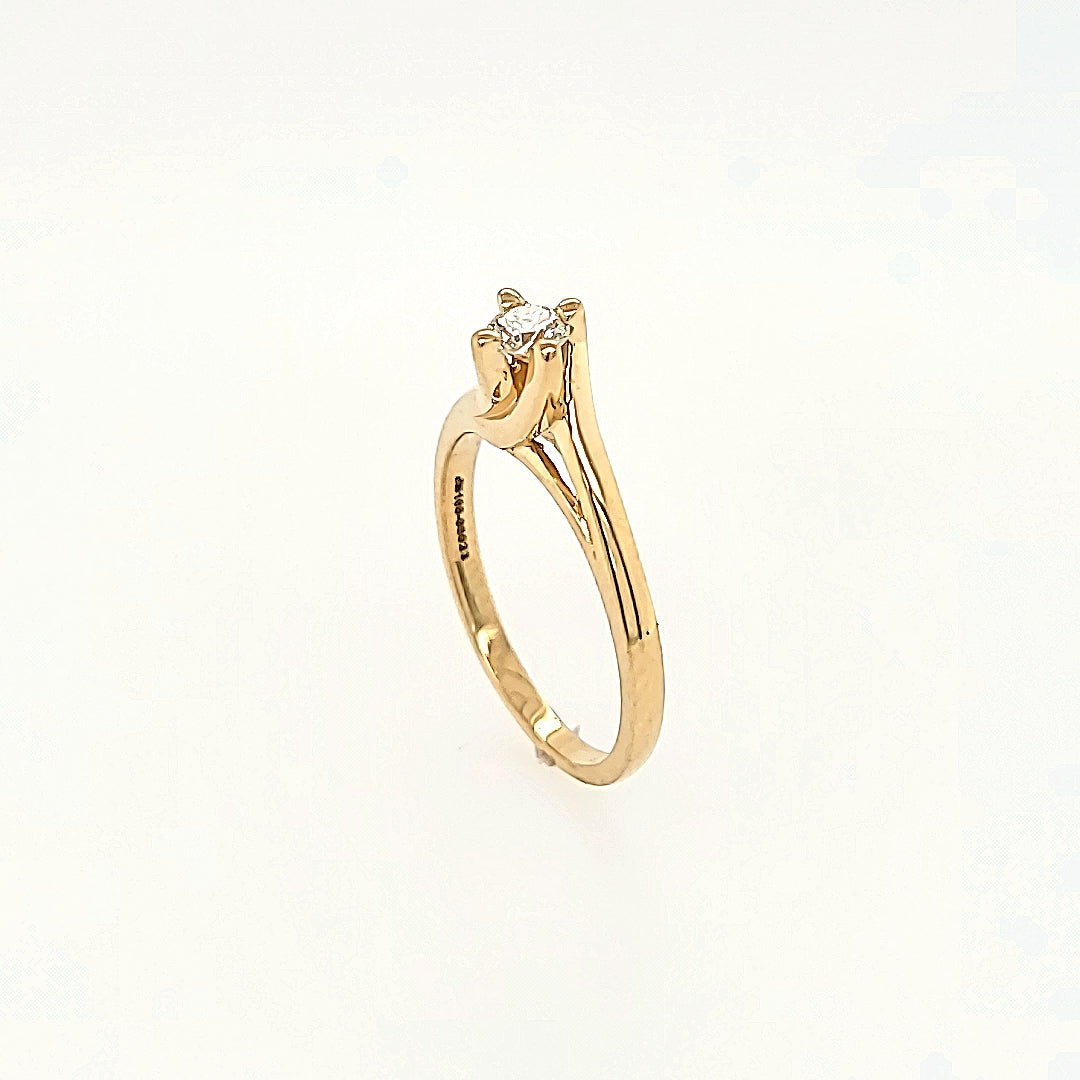 Solitaire Diamond Engagement Ring in 14k Gold