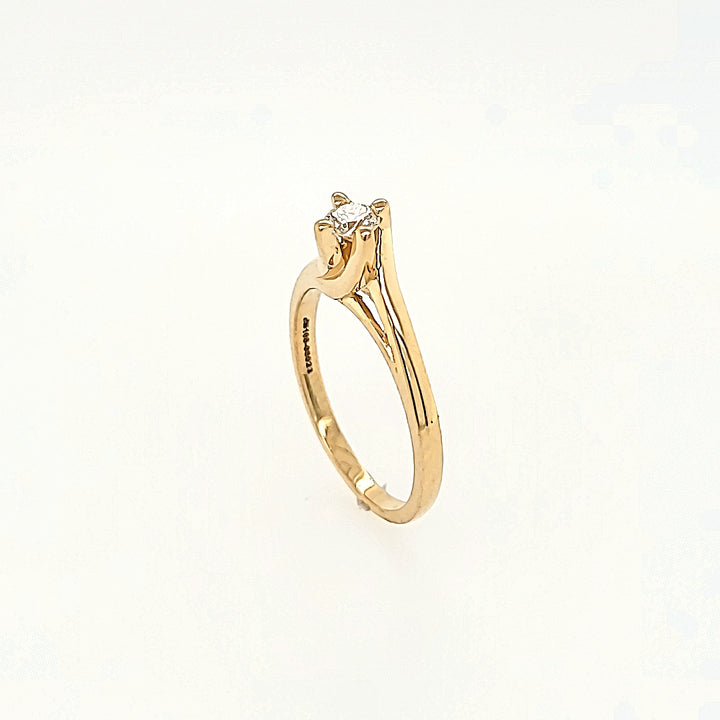 Solitaire Diamond Engagement Ring in 14k Gold