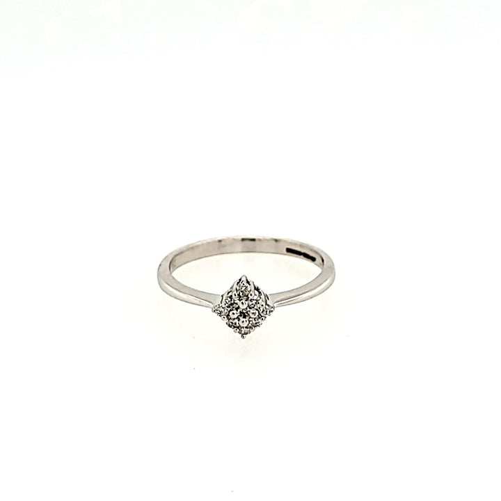 Solitaire Style Cluster Diamond Ring in 18k Gold