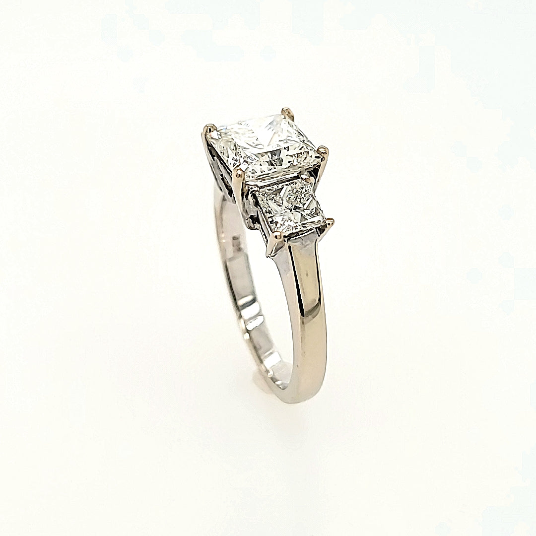 Three Stone Diamond Ring in 14k Gold
