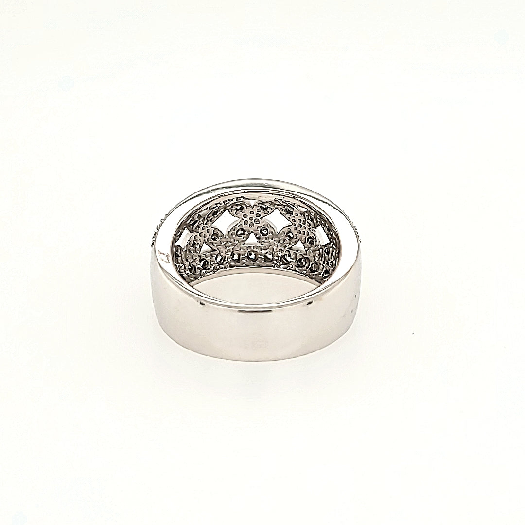 Diamond Band in 14k Gold