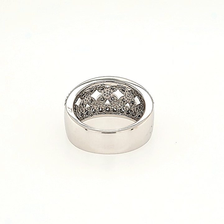 Diamond Band in 14k Gold