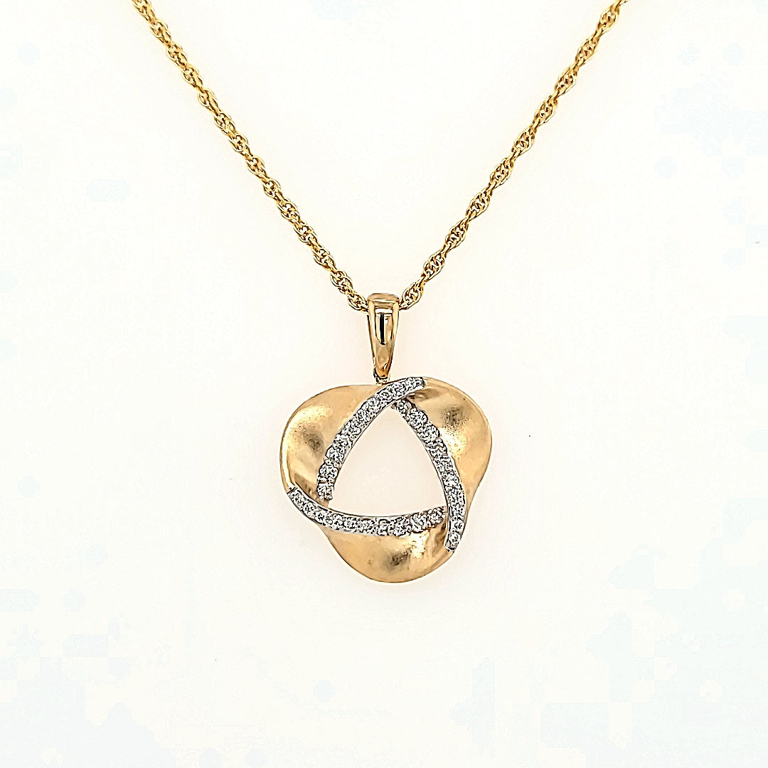 Möbius-inspired Pendant in 14k Gold