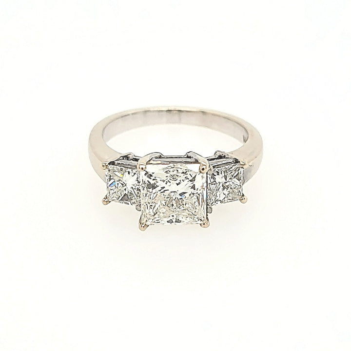 Three Stone Diamond Ring in 14k Gold