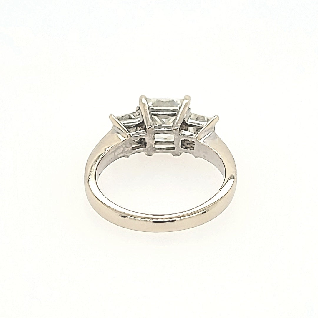 Three Stone Diamond Ring in 14k Gold
