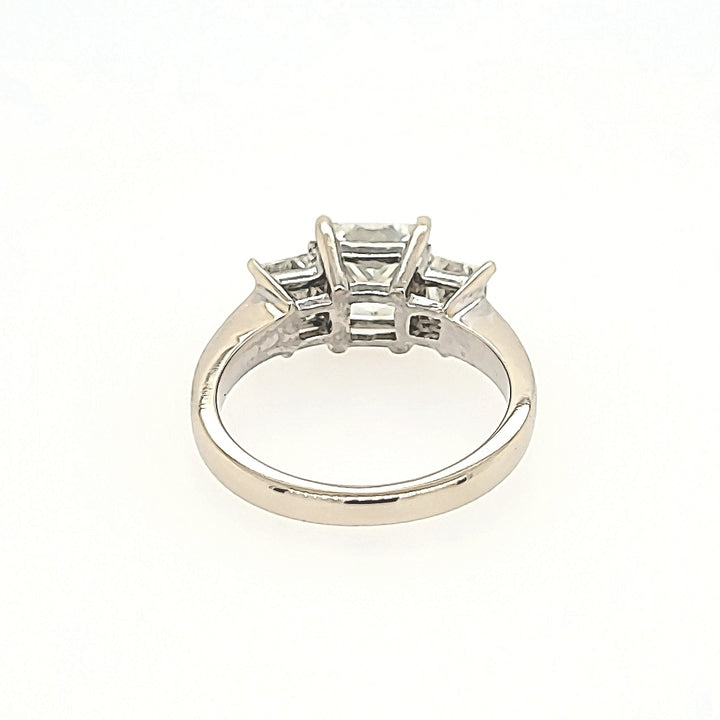 Three Stone Diamond Ring in 14k Gold