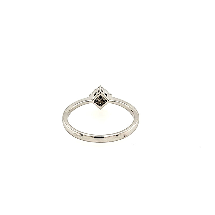 Solitaire Style Cluster Diamond Ring in 18k Gold