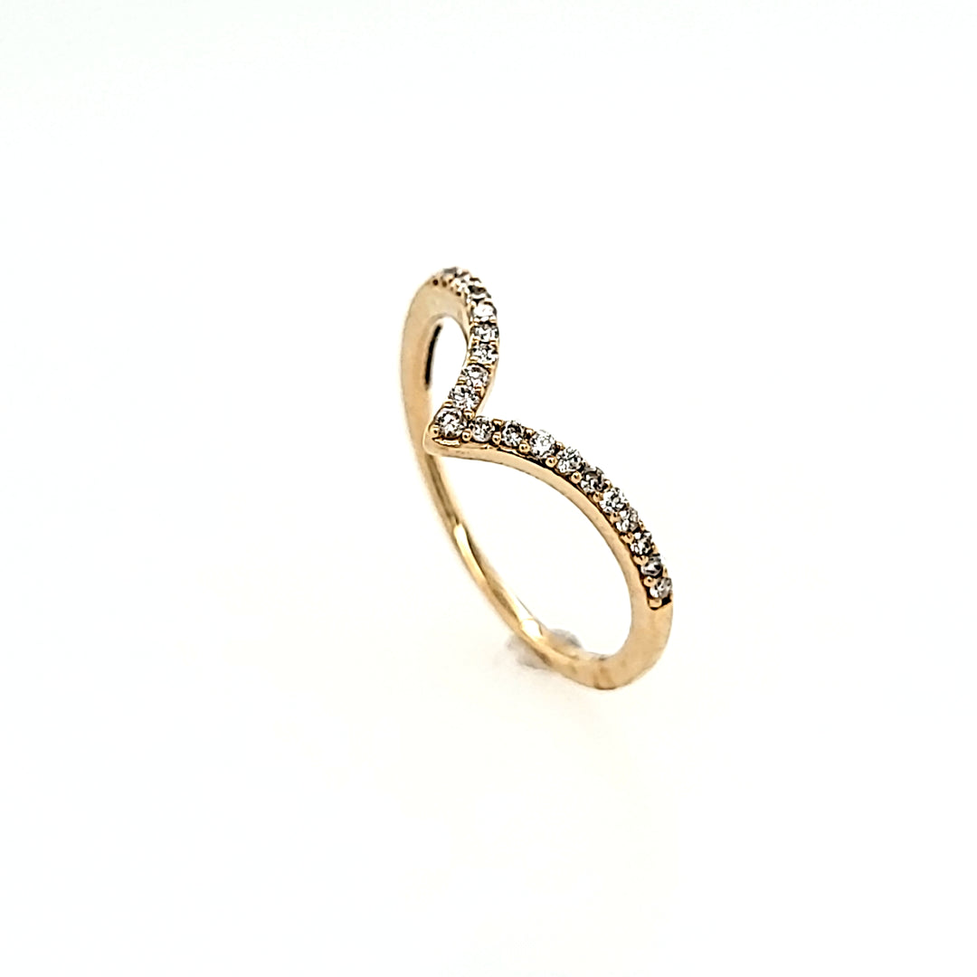 Diamond V Ring in 14k Gold