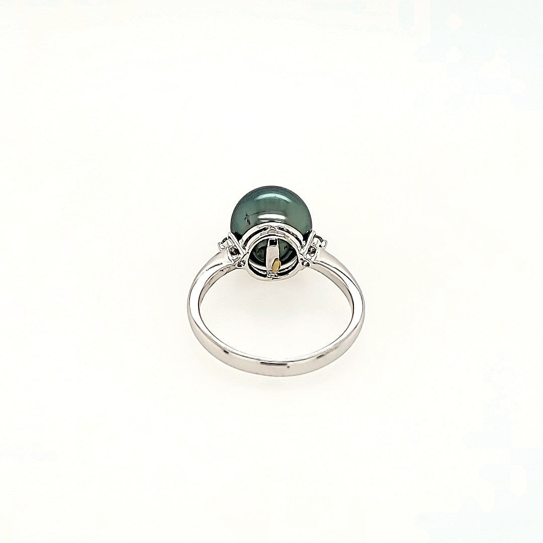 Black Pearl Ring with Diamond Accents in 18k Gold