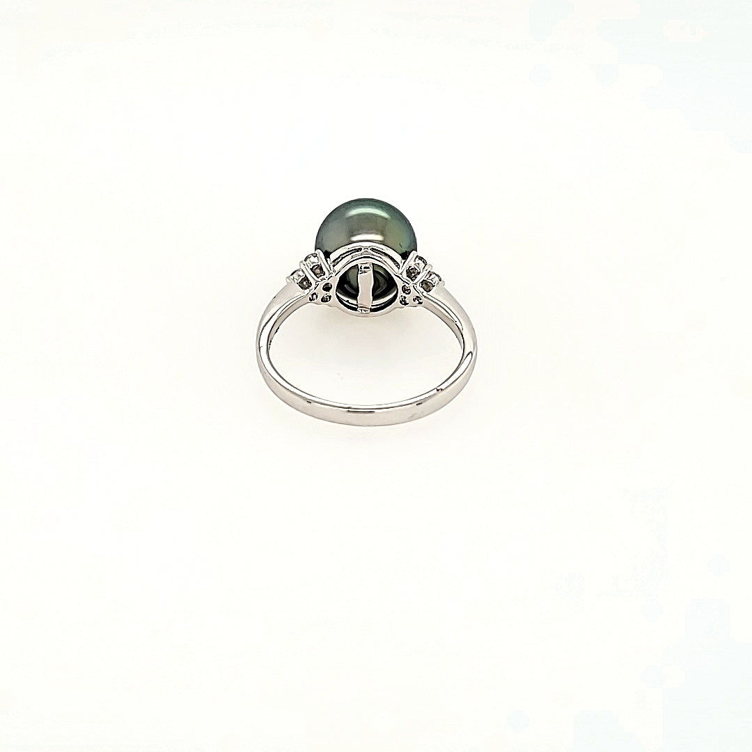 Black Pearl Ring with Diamond Accents in 18k Gold
