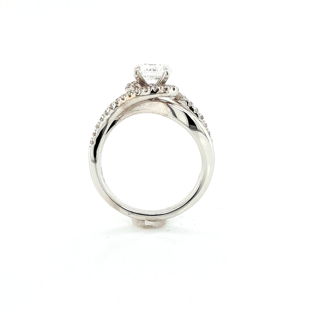 Semi-Mount Halo Diamond Ring in 18k Gold