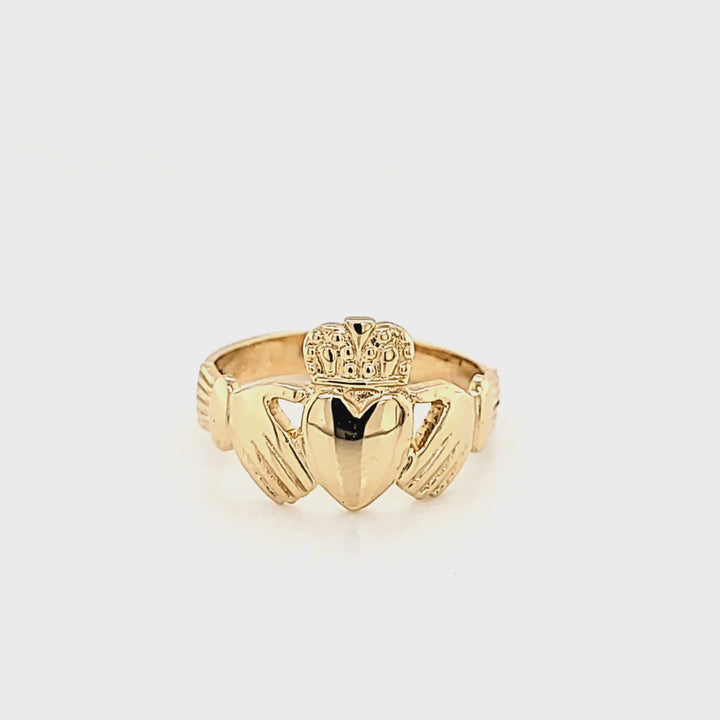 Claddagh Ring in Yellow Gold